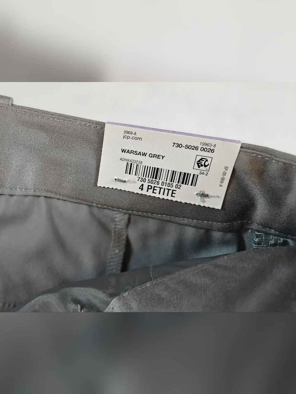 NWT Worthington Womens Petite Gray Modern Fit Bermuda Front Pleat Shorts Size 4P